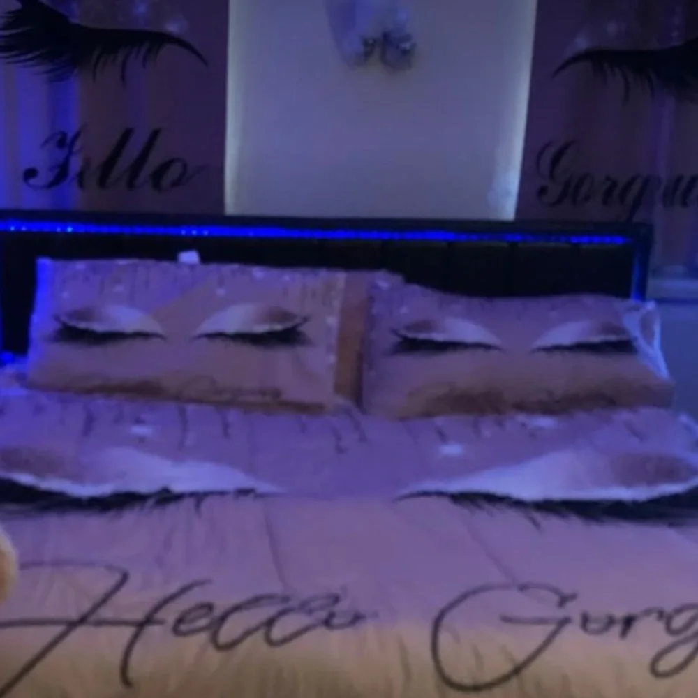 3 Hello Gorgeous Pink Glitter pillowcases